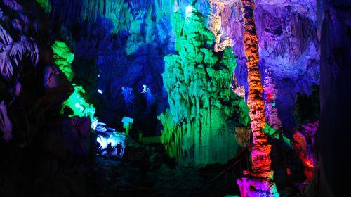 天津姑娘爱上外国穷小子，领证时才知，他是拥有6000平城堡的伯爵
