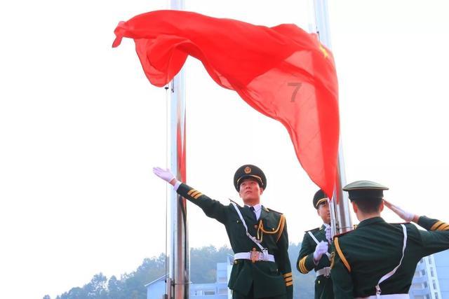 许凯回应牵驴看烟花被写成代拍文学，自曝真没想到是刘宇宁