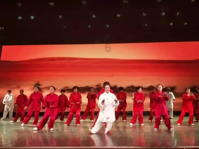 扬科维奇：调整首发是出于体能考虑，下半场让体能充足球员上场
