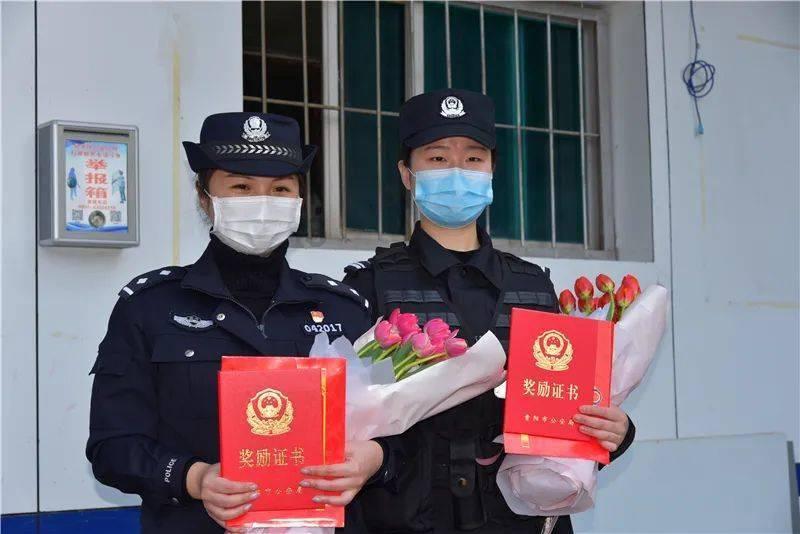 闪亮派对上的女孩