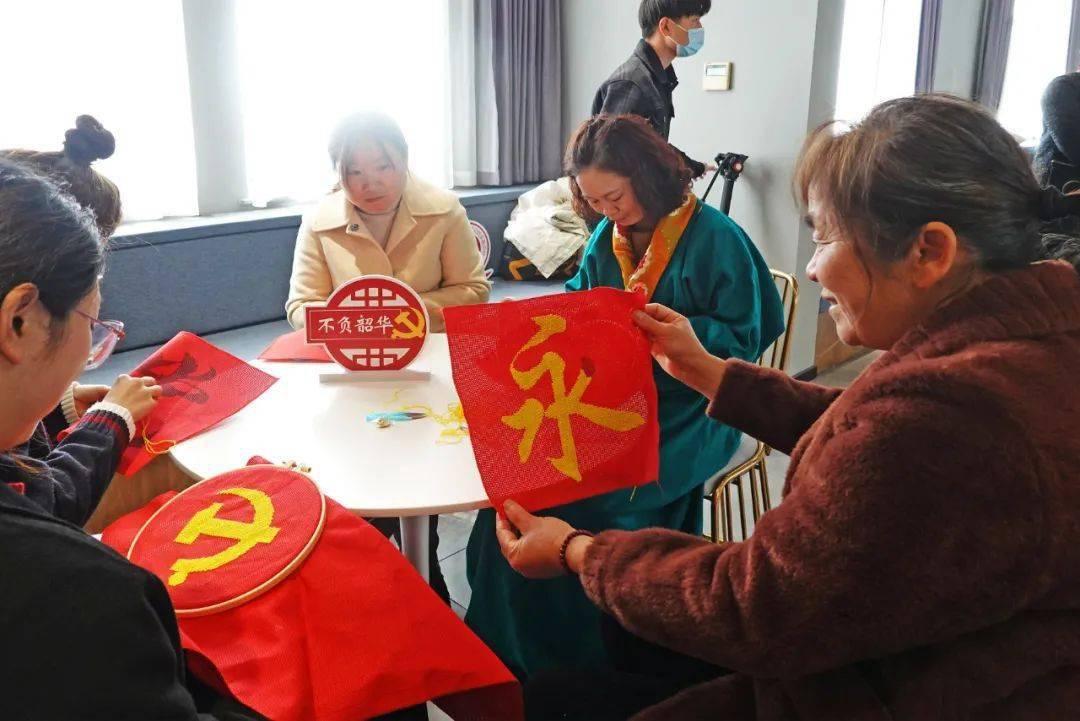 《故事里的中国》:重新演绎《渴望》,“现实版小芳”感恩养母
