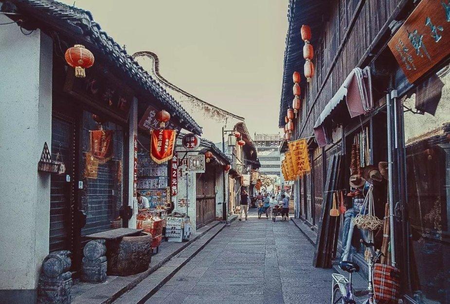 《我的团长我的团》原著中,龙文章的结局